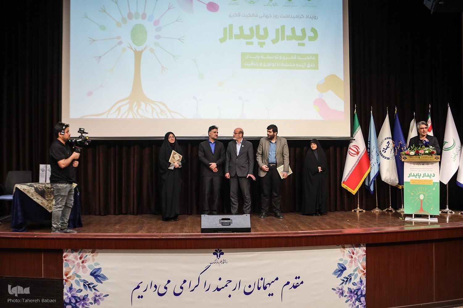 عدم اطمینان به مالکیت فکری انگیزه فعالان فرهنگی و هنرمندان را از بین می‌برد