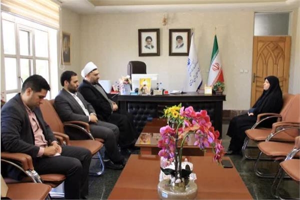 دیدار سرپرست کتابخانه ۶ای لرستان با مدیرکل ارشاد استان
