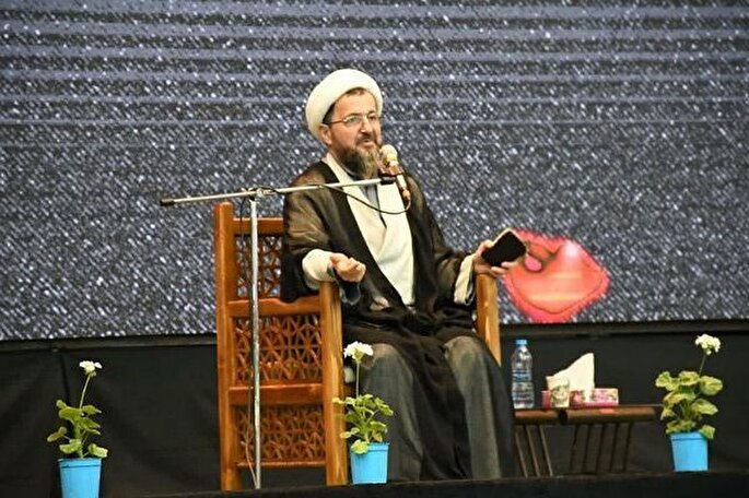 مکتب امام خمینی(ره) باید الگو قرار بگیرد