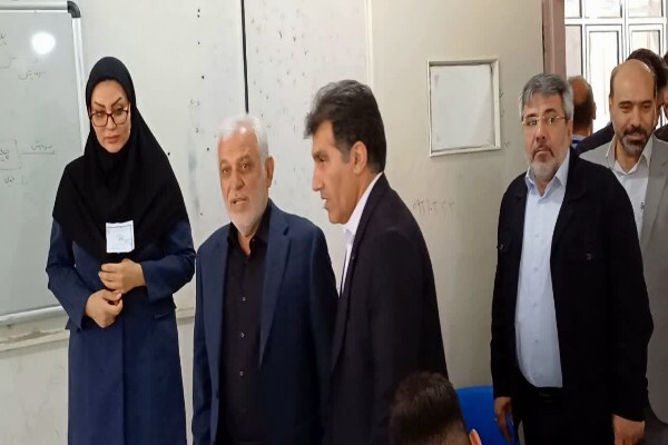 بازدید استاندار از روند برگزاری آزمون استخدامی طرح شهید زین‌الدین توسط جهاد دانشگاهی لرستان