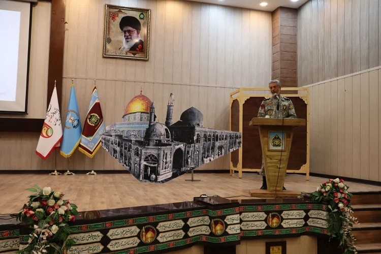 امیردریادار حبیب‌الله سیاری، معاون هماهنگ کننده ارتش جمهوری اسلامی