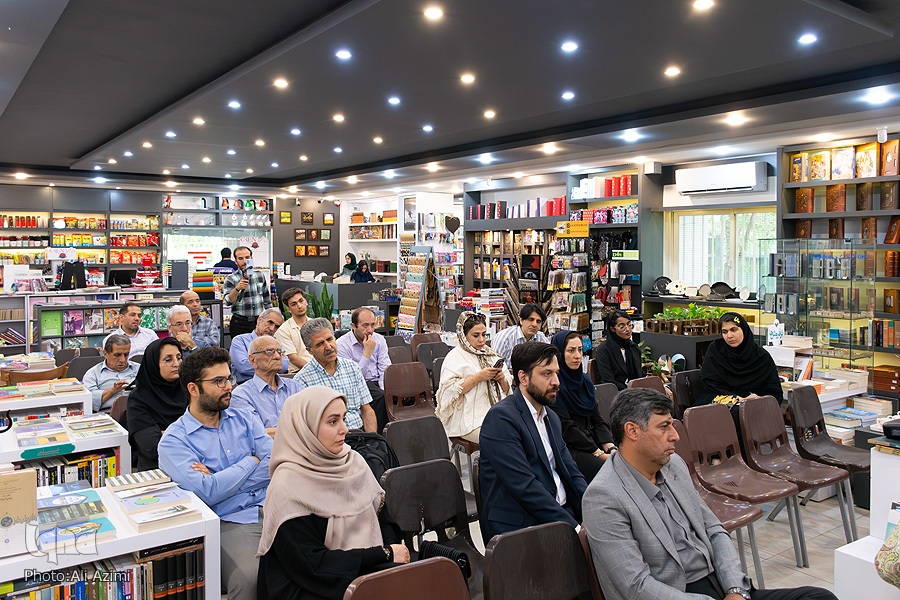 نشست نقد و گفت‌وگو درباره کتاب «فروش؛ تنها راه بقا»