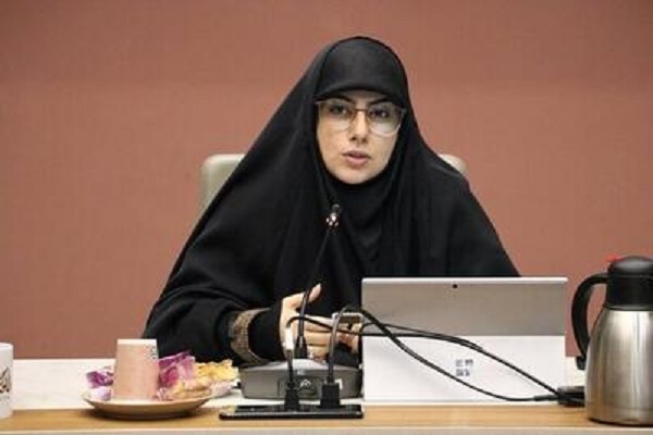 عاطفه خادمی