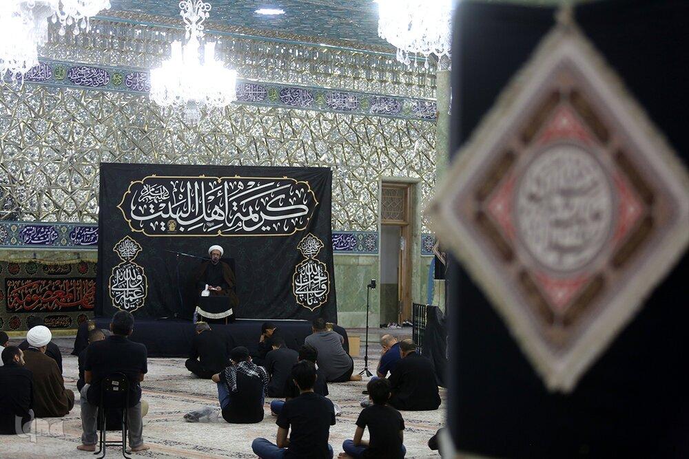 عرب‌زبانان مقیم قم در حرم حضرت معصومه (س) عزداری کردند