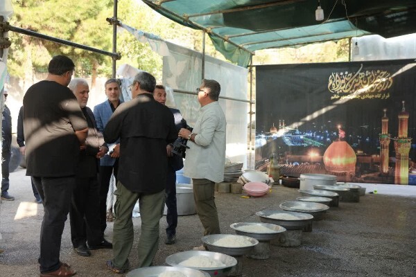 بازدید استاندار لرستان از قرارگاه جهادی مهر خاتم + عکس