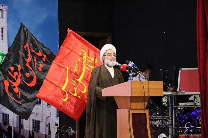 نهضت امام حسین(ع) درس کرامت را به انسان‌ها آموخت