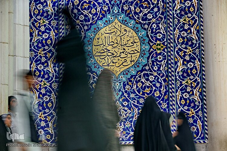درخشش نام مبارک امام علی(ع) در کاشی‌کاری حرم کریمه اهل بیت(ع)