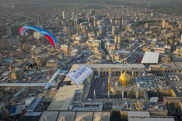 به پرواز درآمدن پرچم غدیر بر فراز حرم حضرت علی (ع) + عکس