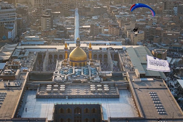 به پرواز درآمدن پرچم غدیر بر فراز حرم حضرت علی (ع) + عکس