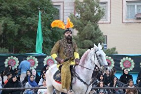 عکس | تعزیه شهادت حر‌بن‌یزید ریاحی در شهرک ولایت کرمان