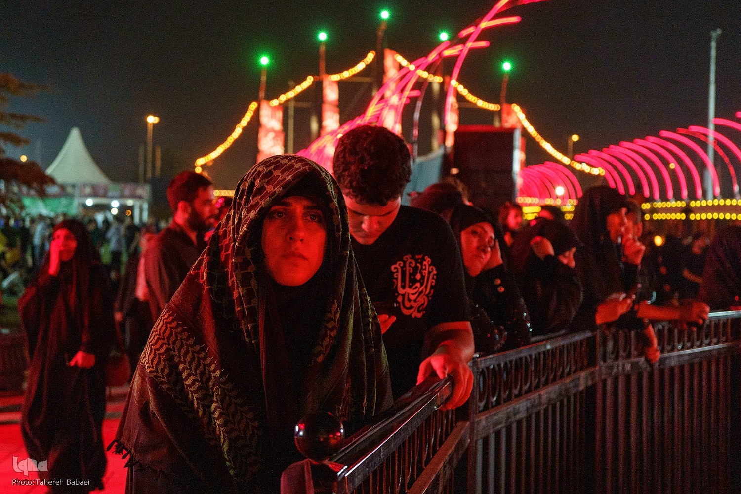 وقتی کشتی نجات در آزادی پهلو می‌گیرد