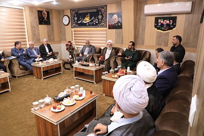 معرفی حماسه سازان انقلاب به نسل معاصر مورد توجه قرار گیرد