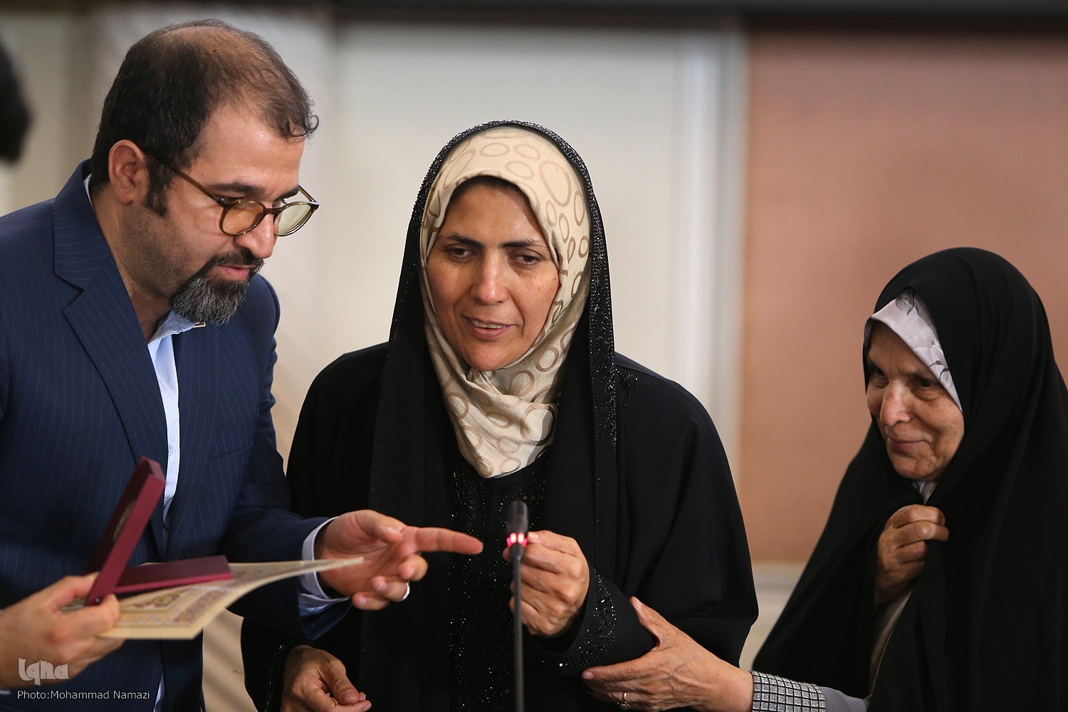 کارکرد رسانه‌های نیکوکاری در جامعه ایرانی بررسی شد