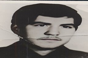 یاور امام و امت اسلامى باشید