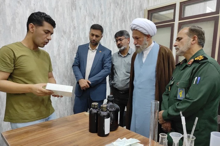 بازدید امام جمعه شیراز از بسیج علمی