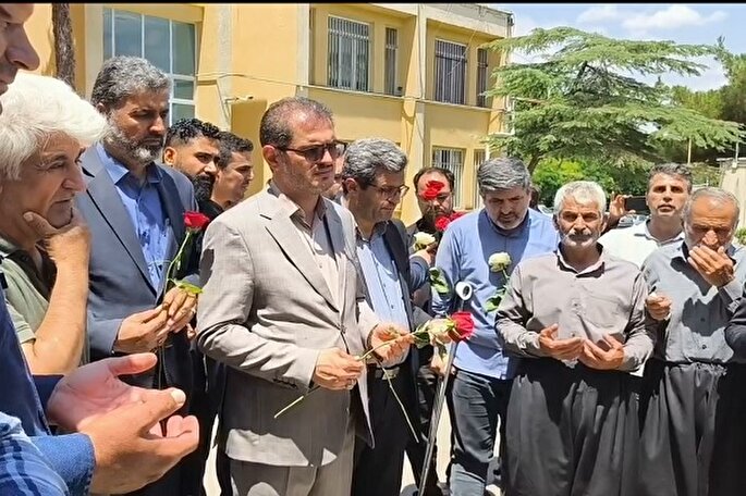 فیلم | ادای احترام مسئولان کردستان به جنگلبان فداکار کامیارانی