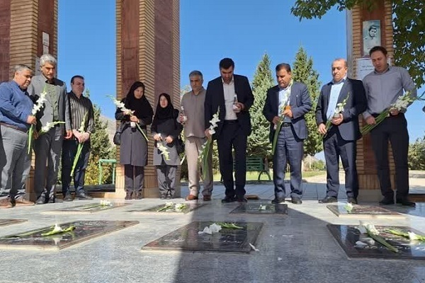 آیین غبارروبی گلزار شهدا به مناسبت هفته تعاون در لرستان