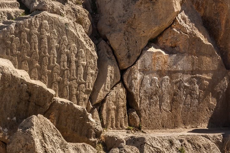نقش برجسته کورانگون، رستم