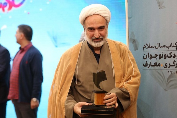 برای روز شنیه//// بیان مبانی دینی به نوجوان به واسطه کتاب تنها از مسیر اعتماسازی میسر می‌شود/ قصه‌گویی پیامبر برای هدایت مسلمانان آموزه قرآنی است + صوت