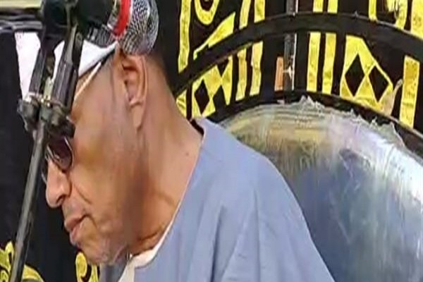 پاسخ قاری مصری به تماس تلفنی در حین اجرا جنجال‌برانگیز شد