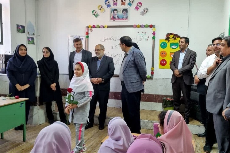 بازدید بازرس کل استان فارس از یک مدرسه، شیراز