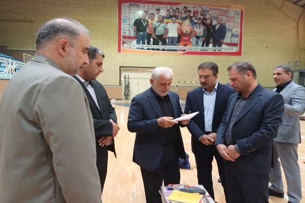 مراسم اهدا 4500 بسته آموزشی بنیاد مستضعفان به دانش‌آموزان مناطق کم برخوردار لرستان