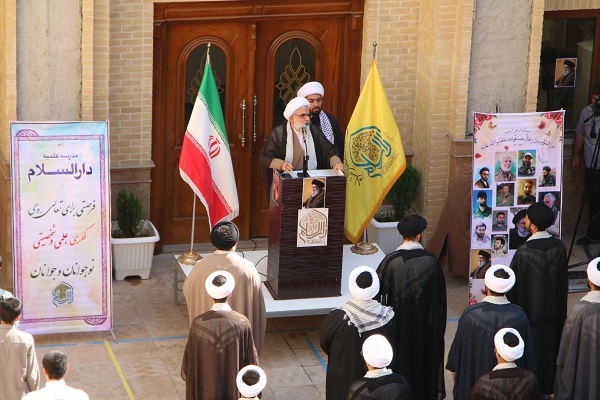 اجتماع طلاب مدرسه علمیه دارالسلام در محکومیت جنایات رژیم صهیونیستی