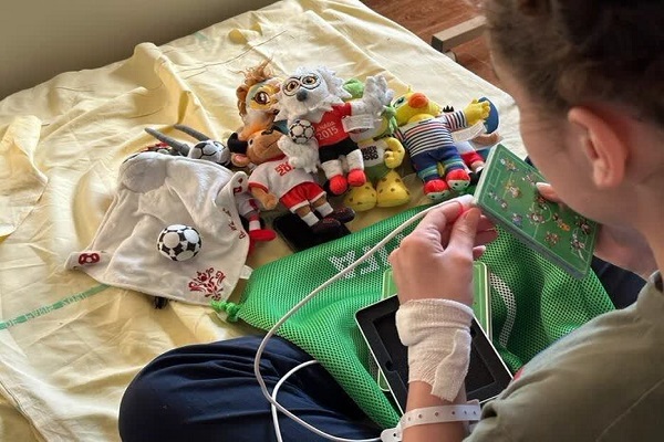 برگزاری مراسم قصه‌گویی و عروسک‌گردانی در بیمارستان کودکان بهرامی