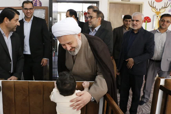 بازدید رئیس کا دادگستری لرستان از مرکز نگهداری کودکان بی سرپرست لرستان
