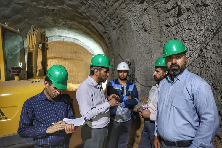 بازدید کارشناسان میراث فرهنگی از خطوط مترو در جوار حافظیه