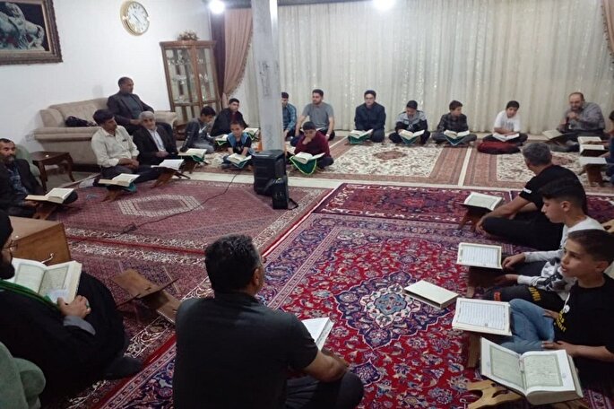 جلسات خانگی قرآن خیر و برکت فراوانی دارد