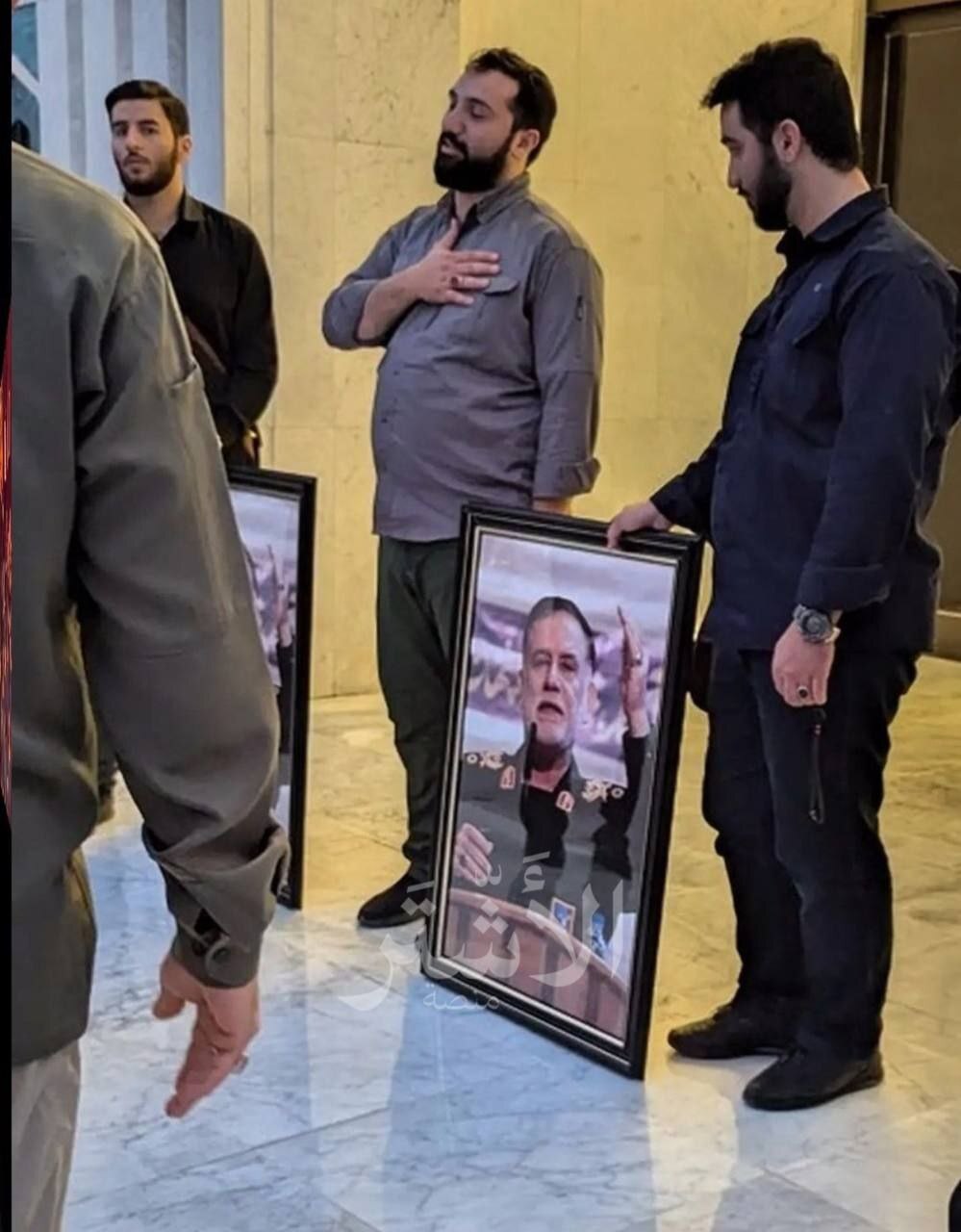 پیکر مطهر شهید نیلفروشان وارد فرودگاه بغداد شد + عکس