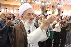 عکس | اقامه نماز جمعه در مصلای ساری