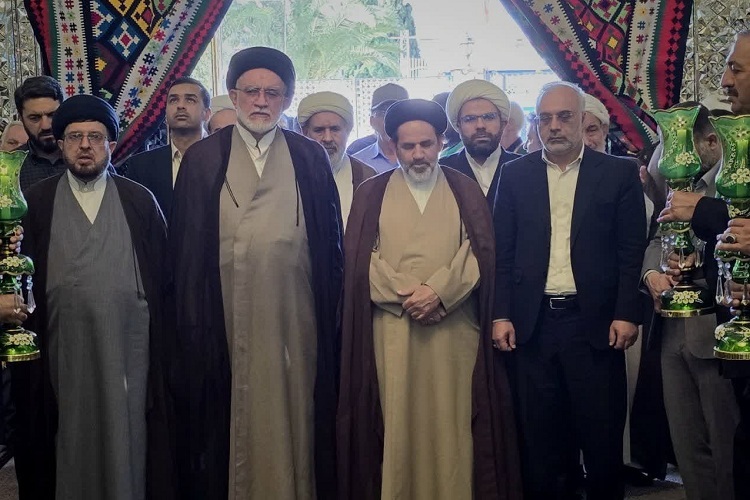 غبارروبی حرم آستانه شیراز