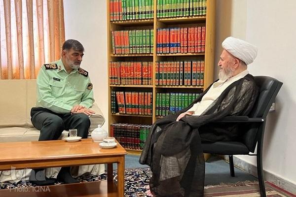 دیدار فرمانده فراجا با آیت‌الله العظمی سبحانی