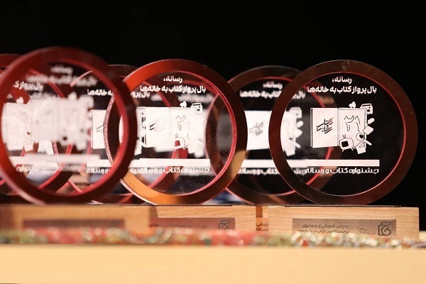 از رونمایی دو تقریظ رهبری تا روشنای آفتاب قیصر امین‌پور