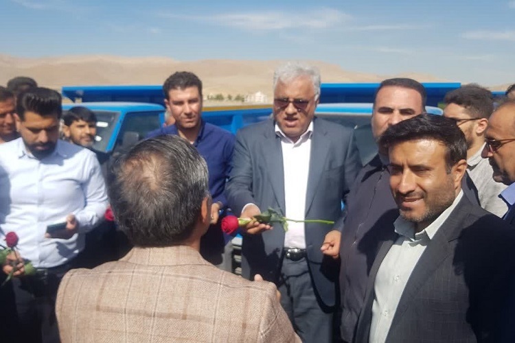 آیین اهدای خودرو زباله به روستاییان، فارس