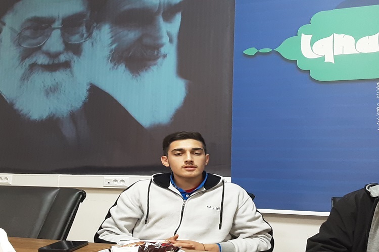 محمدرضا عظیمی زعیم، مسئول انجمن اسلامی مدرسه شاهد شهید احمدی روشن،