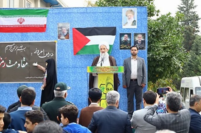 ۱۳ آبان نماد مبارزه با استکبار جهانی است