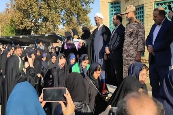 اعزام دانش‌آموزان دختر بروجردی به مناطق عملیاتی جنوب