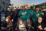 عکس | تشرف گروهی از سالمندان و توان‌یابان به حرم امام رضا(ع)