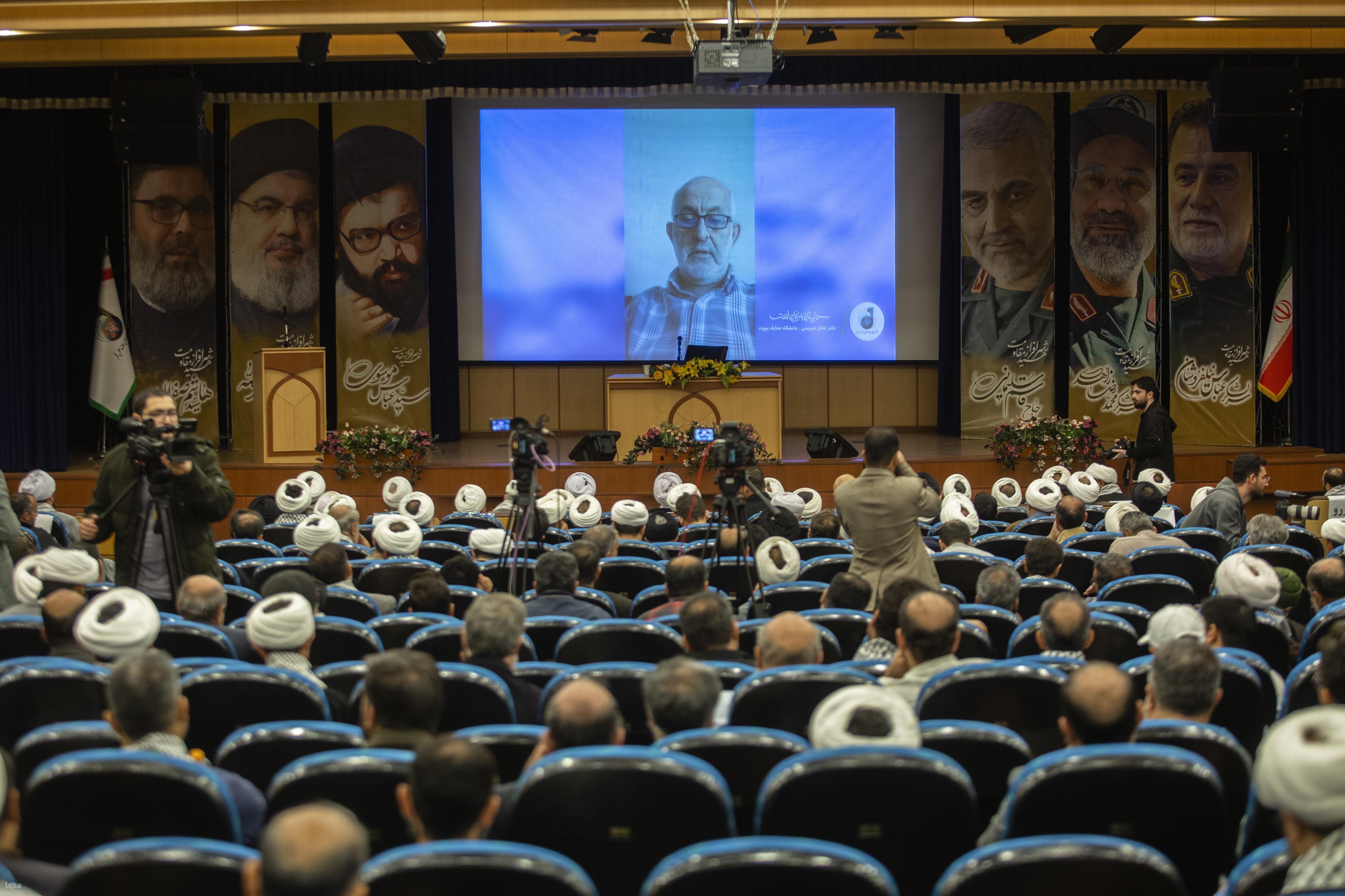 طلال عتریسی، مدیر مرکز علوم انسانی دانشگاه معارف بیروت