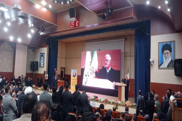 اسکندر مؤمنی، وزیر کشور در مراسم تودیع و معارفه استاندار مازندران اسکندر مؤمنی، وزیر کشور در مراسم تودیع و معارفه استاندار مازندران