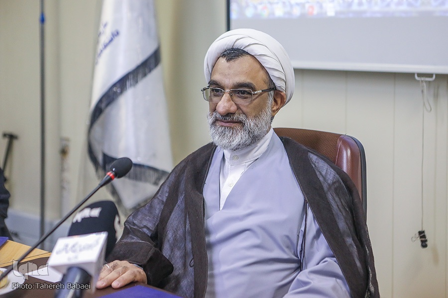 نظریه‌های مختلف اجتماعی و فرهنگی می‌توان از اربعین استخراج کرد
