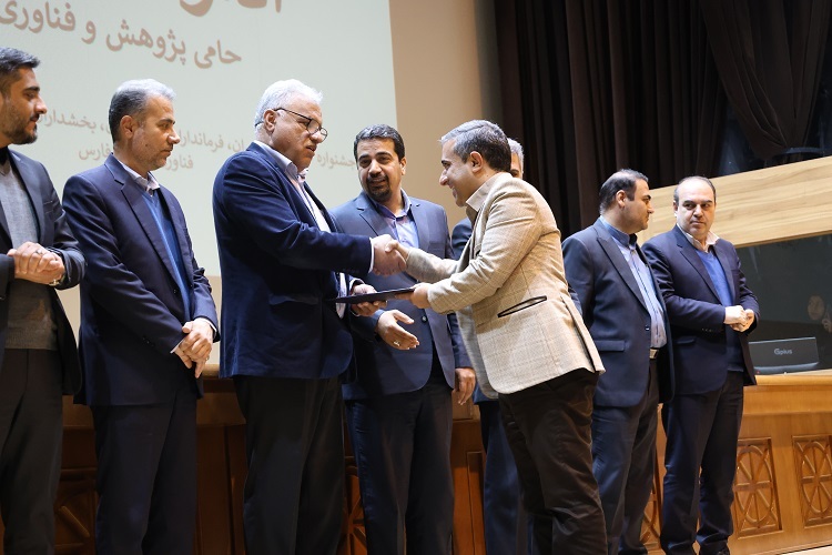 تجلیل از فرمانداران و شهرداران حامی پژوهش در فارس