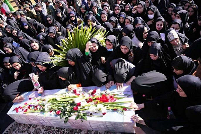 عکس | استقبال دانشجویان لرستانی از «لاله‌های فاطمی»