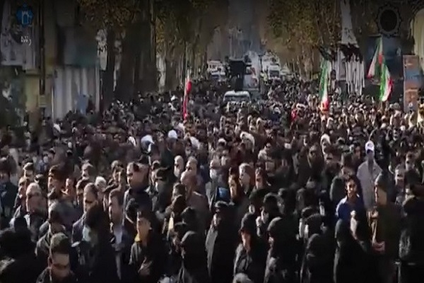 بدریقه پیکر مطهر ۶ شهید گمنام با حضور پرشور کرمانشاهی‌ها