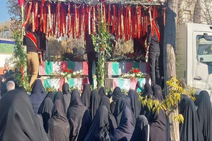 آیین سوگواری فاطمی با تشییع 6 شهید گمنام در سمنان برگزار شد