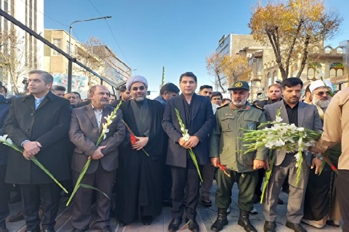 عکس | مراسم تشییع پیکر شهدای گمنام در سنندج