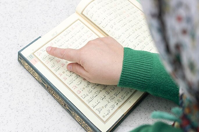 تهدید فضای مجازی را با تبلیغ به فرصت حفظ قرآن تبدیل کنیم